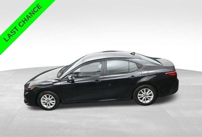 2025 Toyota Camry LE (SE)