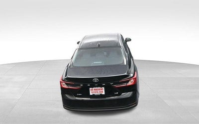 2025 Toyota Camry LE (SE)