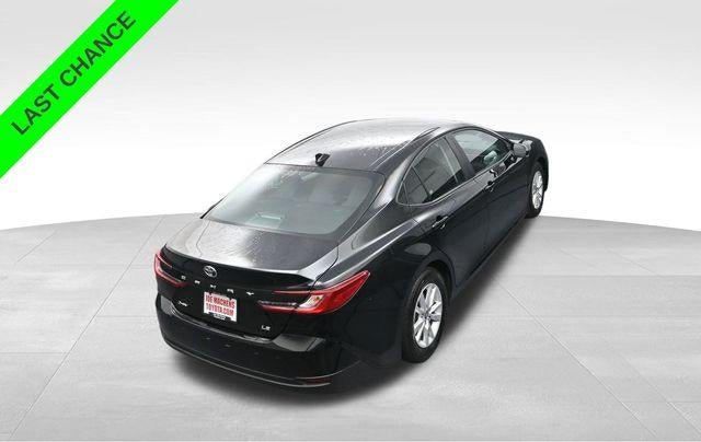 2025 Toyota Camry LE (SE)