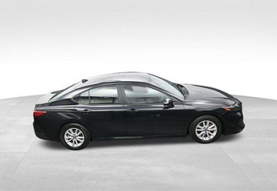 2025 Toyota Camry LE (SE)
