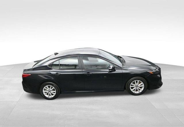 2025 Toyota Camry LE (SE)