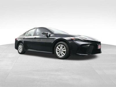 2025 Toyota Camry LE (SE)