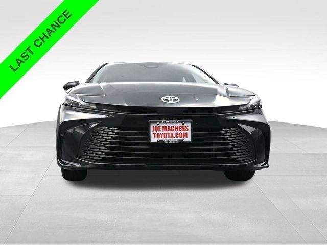 2025 Toyota Camry LE (SE)