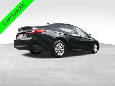 2025 Toyota Camry LE (SE)