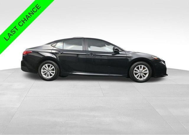 2025 Toyota Camry LE (SE)