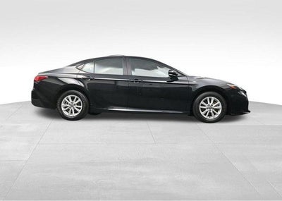 2025 Toyota Camry LE (SE)