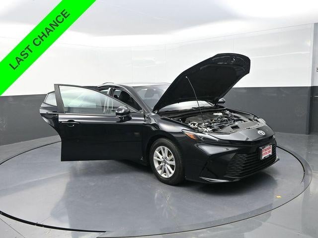 2025 Toyota Camry LE (SE)