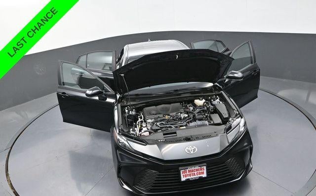 2025 Toyota Camry LE (SE)