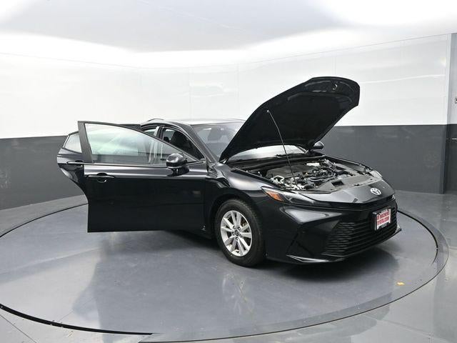 2025 Toyota Camry LE (SE)