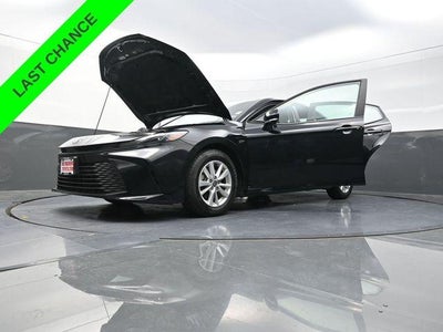 2025 Toyota Camry LE (SE)