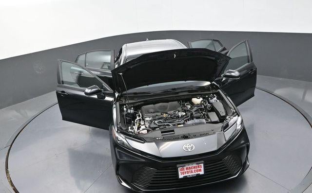 2025 Toyota Camry LE (SE)