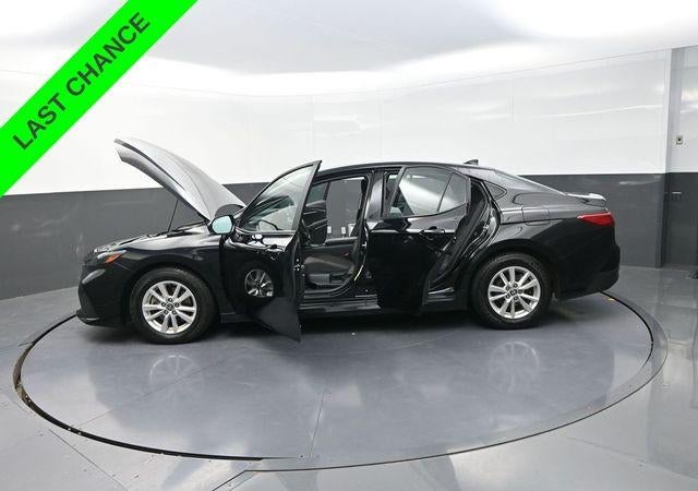 2025 Toyota Camry LE (SE)