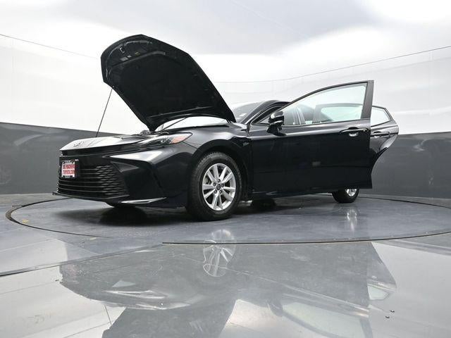 2025 Toyota Camry LE (SE)