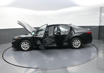 2025 Toyota Camry LE (SE)