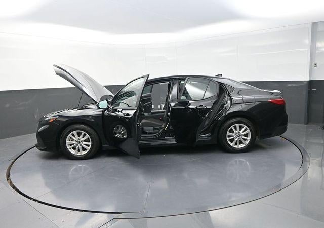 2025 Toyota Camry LE (SE)