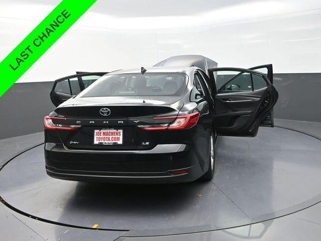 2025 Toyota Camry LE (SE)