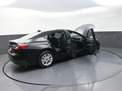 2025 Toyota Camry LE (SE)