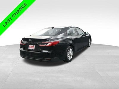 2025 Toyota Camry LE (SE)