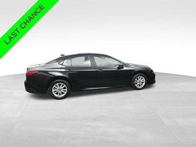 2025 Toyota Camry LE (SE)