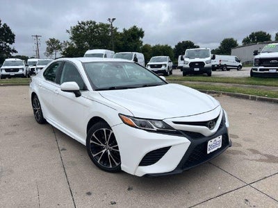 2020 Toyota Camry SE Auto (SE)