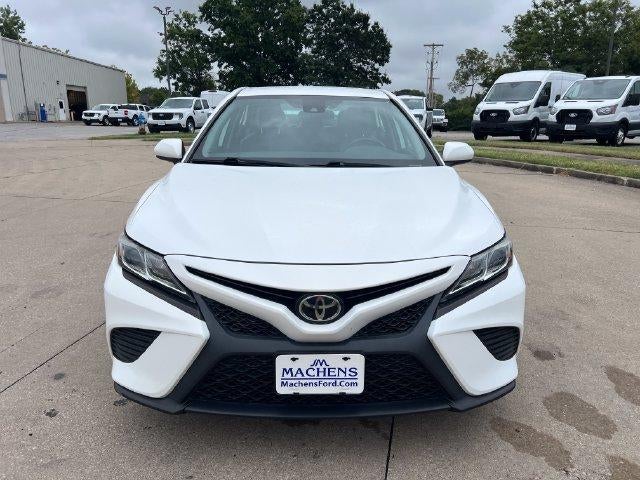 2020 Toyota Camry SE Auto (SE)