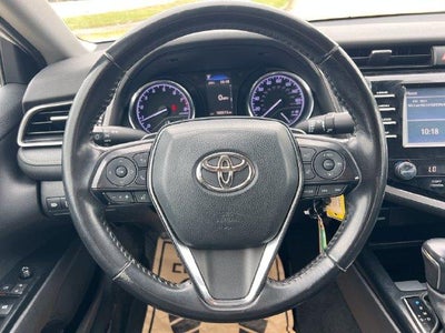 2020 Toyota Camry SE Auto (SE)
