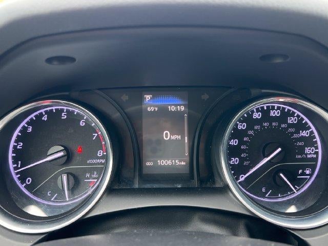 2020 Toyota Camry SE Auto (SE)