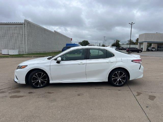 2020 Toyota Camry SE Auto (SE)