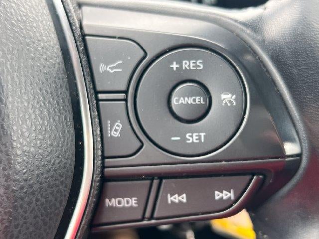 2020 Toyota Camry SE Auto (SE)