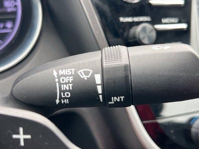 2020 Toyota Camry SE Auto (SE)