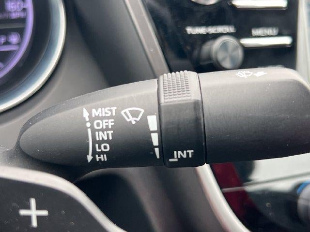 2020 Toyota Camry SE Auto (SE)