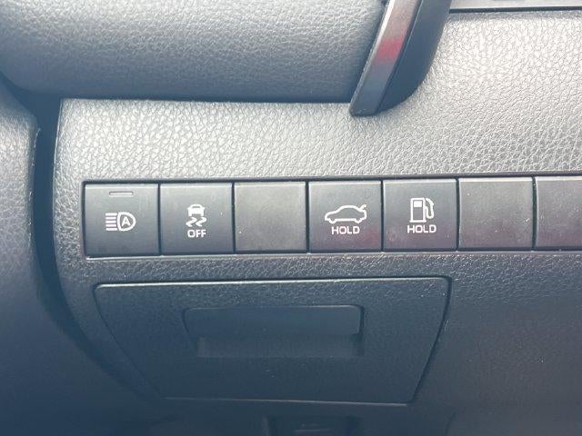 2020 Toyota Camry SE Auto (SE)