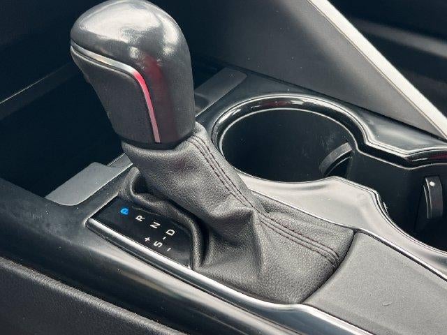 2020 Toyota Camry SE Auto (SE)