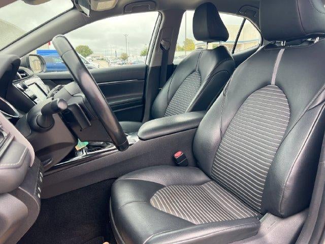 2020 Toyota Camry SE Auto (SE)