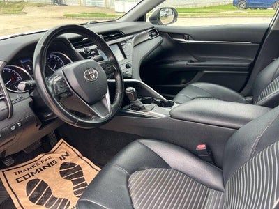 2020 Toyota Camry SE Auto (SE)