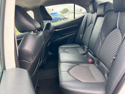 2020 Toyota Camry SE Auto (SE)