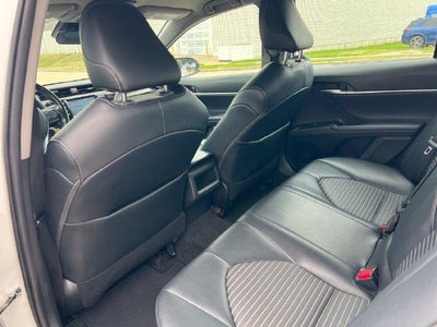 2020 Toyota Camry SE Auto (SE)
