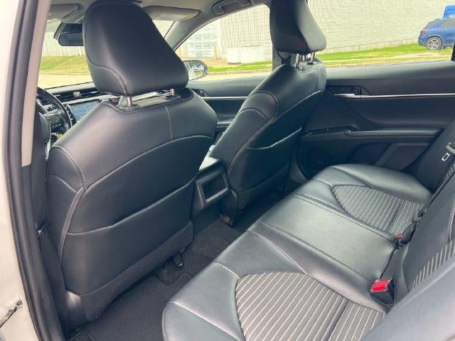 2020 Toyota Camry SE Auto (SE)