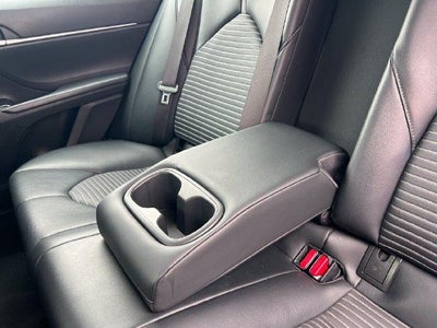 2020 Toyota Camry SE Auto (SE)