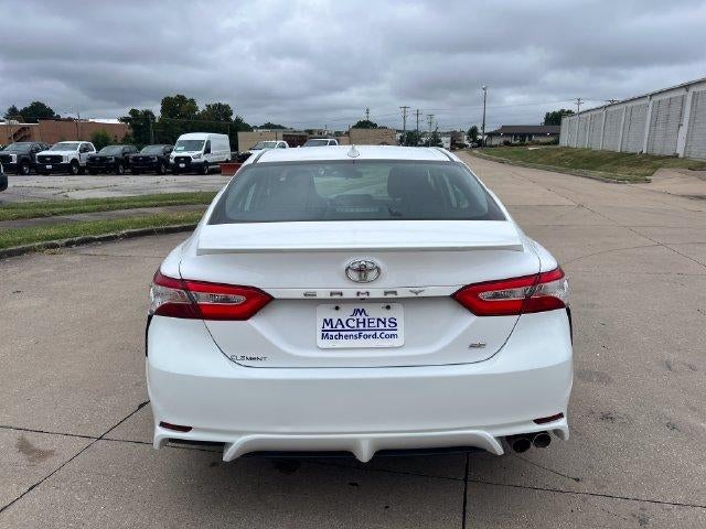 2020 Toyota Camry SE Auto (SE)
