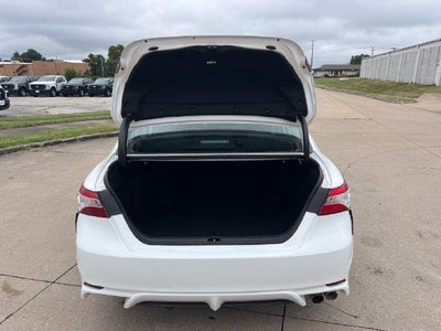 2020 Toyota Camry SE Auto (SE)
