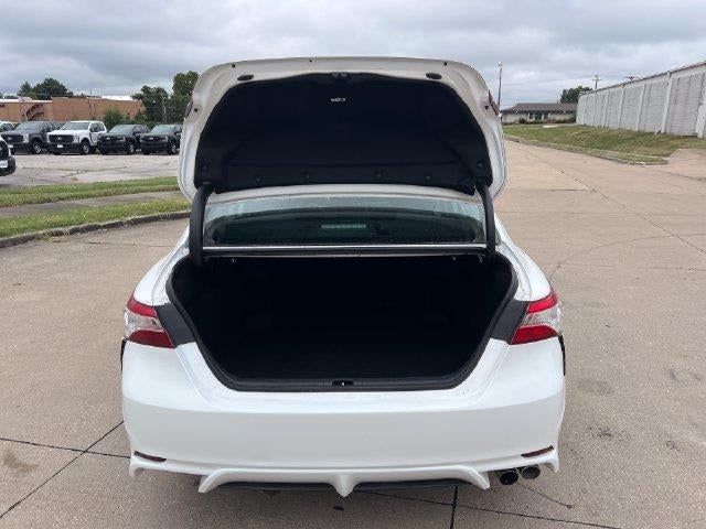 2020 Toyota Camry SE Auto (SE)