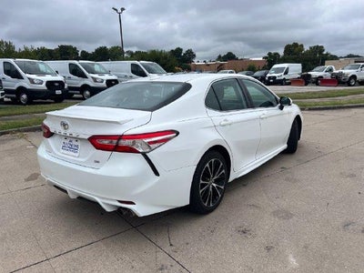 2020 Toyota Camry SE Auto (SE)