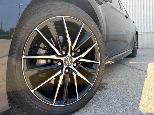 2021 Toyota Camry SE Auto (SE)