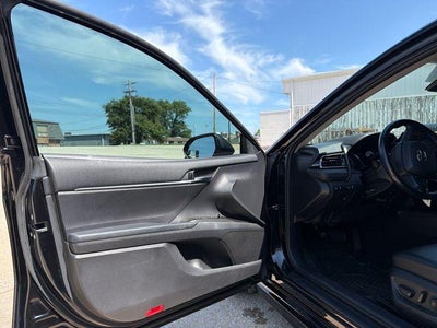 2021 Toyota Camry SE Auto (SE)