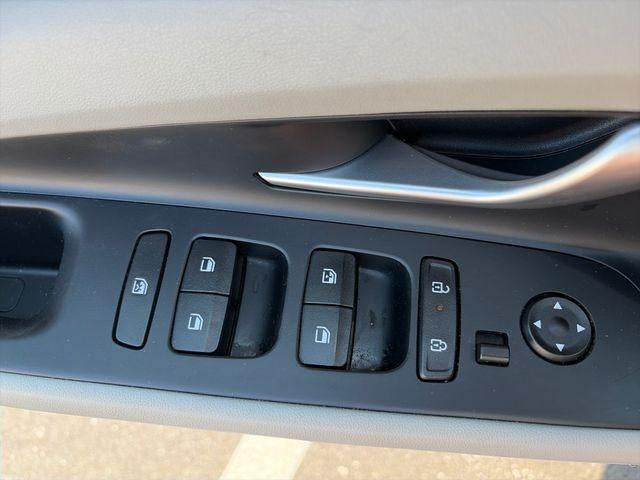 2025 Hyundai ELANTRA Limited IVT
